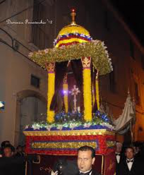 Bitonto, la leggenda del ''legno santo'': se salta una processione Bari se lo porta via
